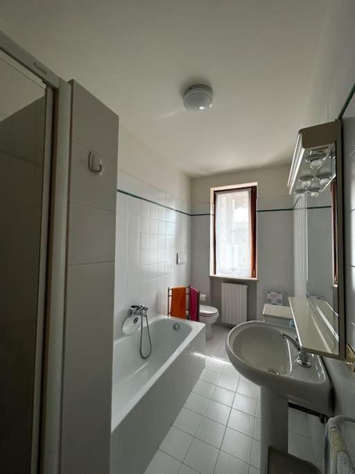 Near Town Centre And Lake - Le Colombe Bardolino Exterior photo