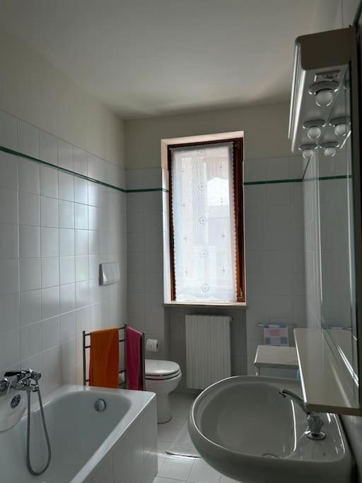 Near Town Centre And Lake - Le Colombe Bardolino Exterior photo